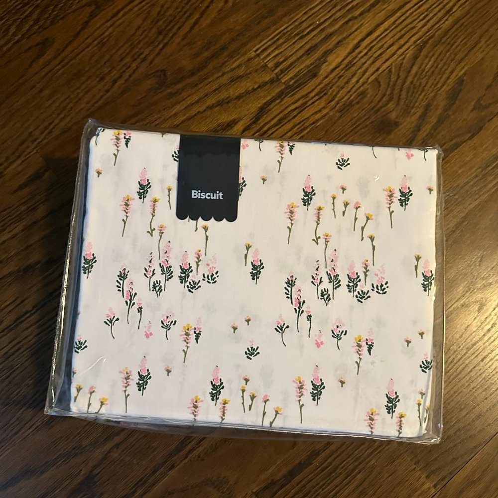 NWT Biscuit Home Wimberly Pink Twin Sheet Set